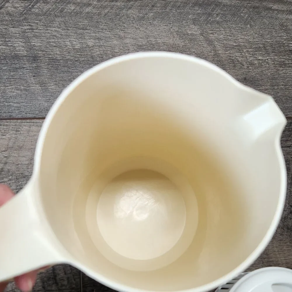 Vintage Rubbermaid #2445 Almond 2 1/4 Quart Pitcher w/ Slotted White Lid